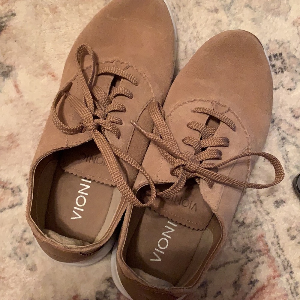Vionic suede sneakers - Picture 2 of 4